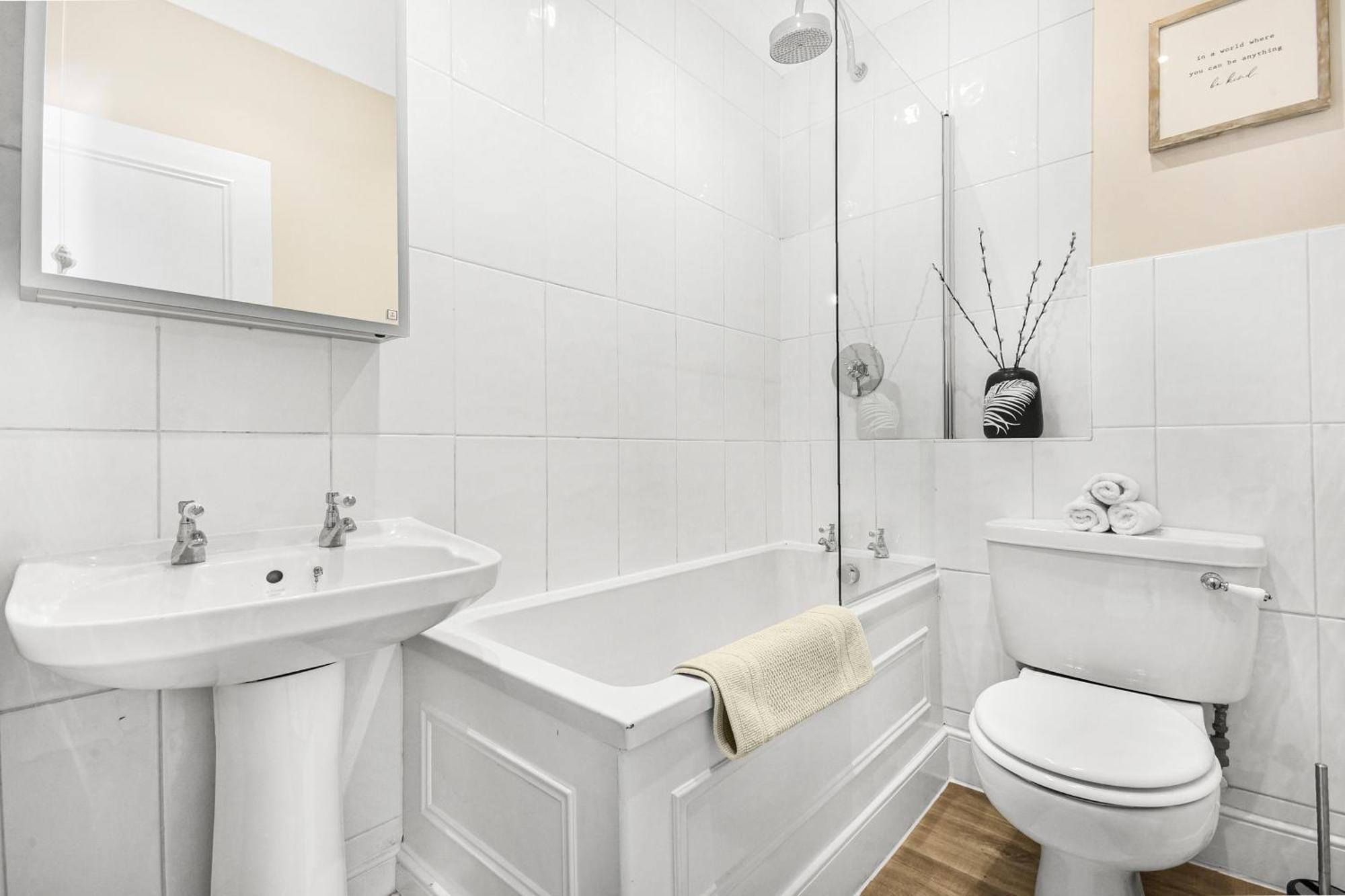 Lovely Large 1 Bed Renovated Flat W Balcony & 600Mb Wifi ลอนดอน ภายนอก รูปภาพ